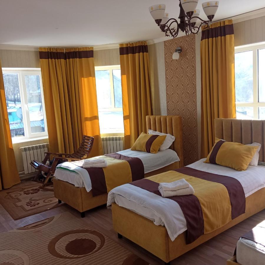 Turan Guesthouse 卡拉科尔 外观 照片