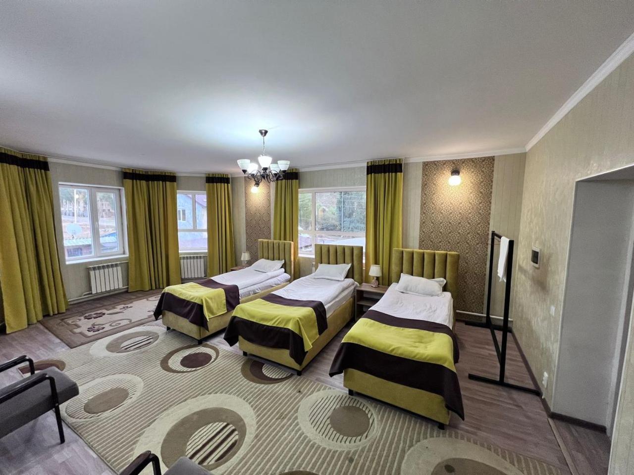 Turan Guesthouse 卡拉科尔 外观 照片