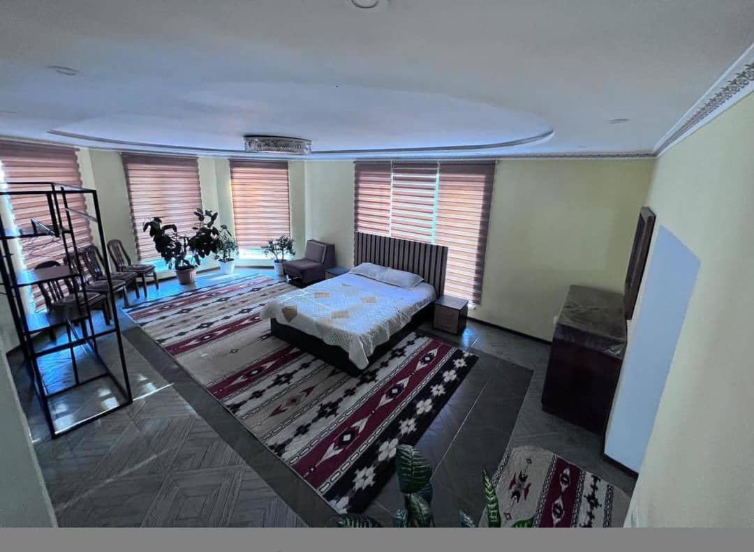 Turan Guesthouse 卡拉科尔 外观 照片